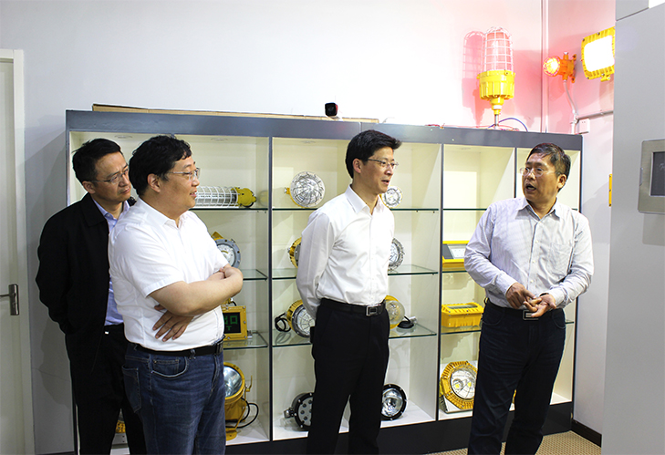 安徽省滁州市南譙區(qū)一行領(lǐng)導(dǎo)蒞臨我司調(diào)研指導(dǎo) 安徽省滁州市南譙區(qū)一行領(lǐng)導(dǎo)蒞臨我司調(diào)研指導(dǎo)