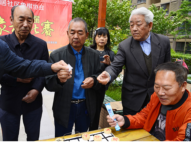 为业主服务,我们是认真哒~——聆水居小区为业主举办象棋比赛&义诊活动 为业主服务,我们是认真哒~——聆水居小区为业主举办象棋比赛&义诊活动