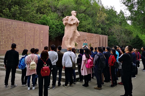 接過圣火 強(qiáng)我中華 接過圣火 強(qiáng)我中華
