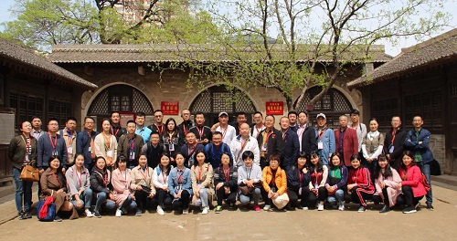 接過圣火 強(qiáng)我中華 接過圣火 強(qiáng)我中華