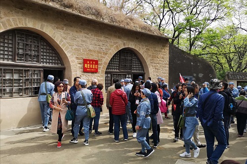 接過圣火 強(qiáng)我中華 接過圣火 強(qiáng)我中華