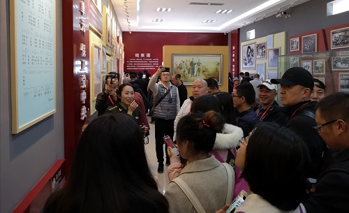 接過圣火 強(qiáng)我中華 接過圣火 強(qiáng)我中華
