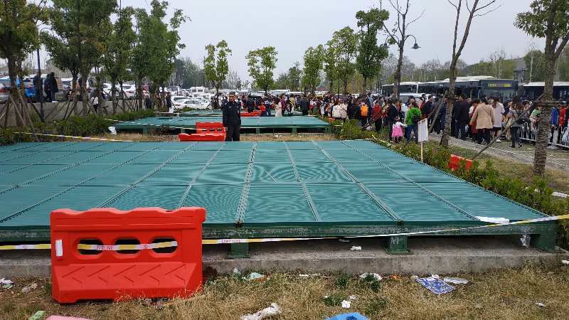 美化環(huán)境迎接軍運(yùn) 運(yùn)營公司東湖隧道項(xiàng)目部組織通風(fēng)天窗清理工作 美化環(huán)境迎接軍運(yùn) 運(yùn)營公司東湖隧道項(xiàng)目部組織通風(fēng)天窗清理工作