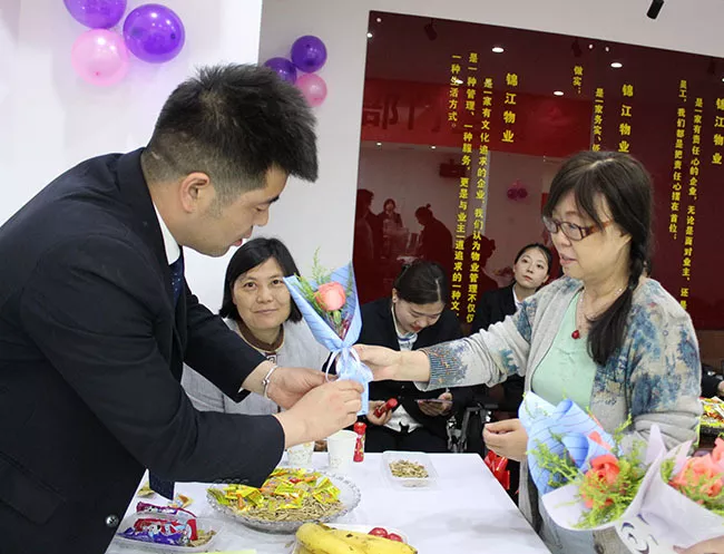 相聚锦江,共庆生日—祝总部职能部门二季度寿星生日快乐! 相聚锦江,共庆生日—祝总部职能部门二季度寿星生日快乐!