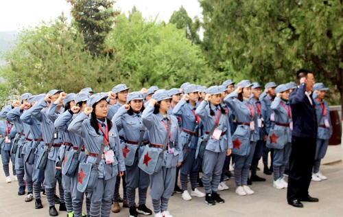 接過圣火 強(qiáng)我中華 接過圣火 強(qiáng)我中華