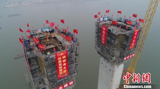 世界最大跨度雙層懸索橋轉(zhuǎn)入上部結(jié)構(gòu)施工 世界最大跨度雙層懸索橋轉(zhuǎn)入上部結(jié)構(gòu)施工