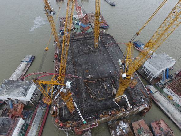 12個籃球場大,3層樓房高!滬通長江大橋施工創(chuàng)中國建橋史混凝土單次連續(xù)澆筑紀錄 12個籃球場大,3層樓房高!滬通長江大橋施工創(chuàng)中國建橋史混凝土單次連續(xù)澆筑紀錄