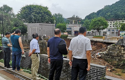 回报桑梓 情系母校 回报桑梓 情系母校