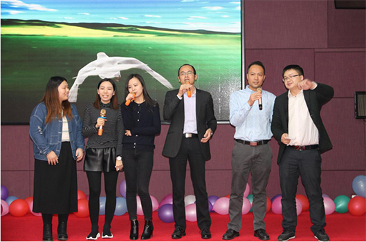 “携手同行,一路有你” 2018桐晖药业集团年会圆满落幕 “携手同行,一路有你” 2018桐晖药业集团年会圆满落幕