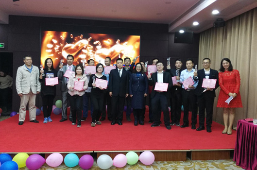 “携手同行,一路有你” 2018桐晖药业集团年会圆满落幕 “携手同行,一路有你” 2018桐晖药业集团年会圆满落幕