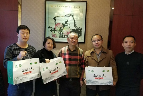 張遠(yuǎn)鵬董事長(zhǎng)到漢中項(xiàng)目部檢查指導(dǎo)工作并慰問(wèn)員工 張遠(yuǎn)鵬董事長(zhǎng)到漢中項(xiàng)目部檢查指導(dǎo)工作并慰問(wèn)員工