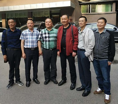 昔日同窗求學(xué) 今朝相聚有緣 昔日同窗求學(xué) 今朝相聚有緣