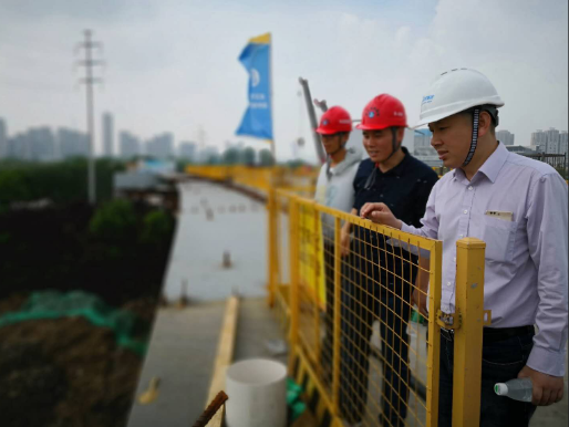 “五一”期間多次迎檢 機(jī)場路高架工程安全生產(chǎn)始終如一 “五一”期間多次迎檢 機(jī)場路高架工程安全生產(chǎn)始終如一
