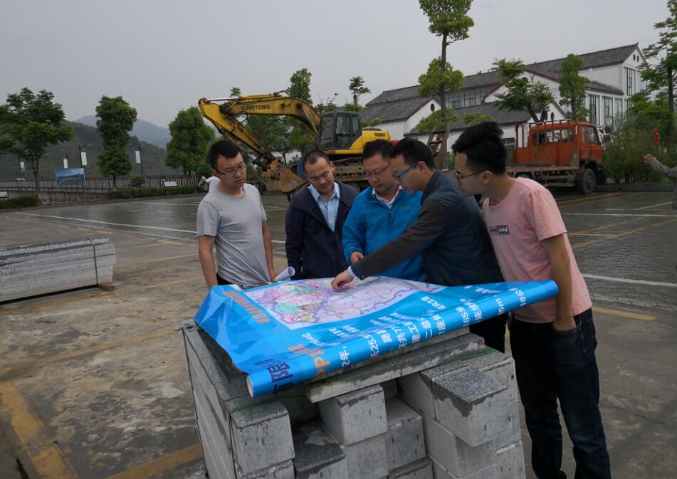 路橋公司考核小組到竹山項(xiàng)目進(jìn)行考核 路橋公司考核小組到竹山項(xiàng)目進(jìn)行考核