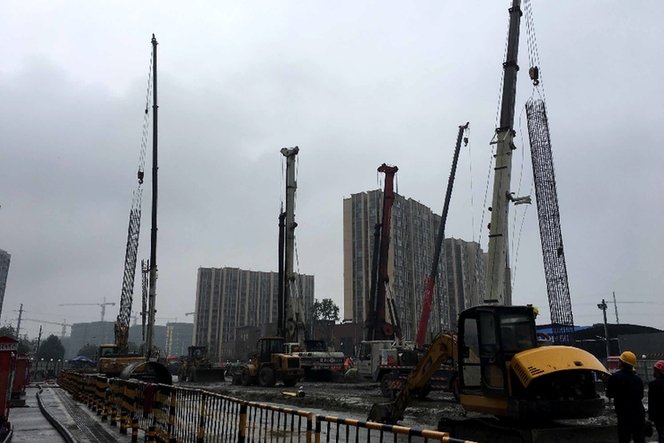 中鐵十局承建成都軌道交通9號(hào)線一期工程首座車站封頂 中鐵十局承建成都軌道交通9號(hào)線一期工程首座車站封頂
