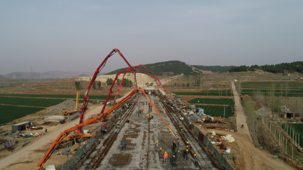 中國鐵建大橋工程局集團(tuán)三公司魯南高鐵一分部大王莊大橋道岔連續(xù)梁成功澆筑 中國鐵建大橋工程局集團(tuán)三公司魯南高鐵一分部大王莊大橋道岔連續(xù)梁成功澆筑