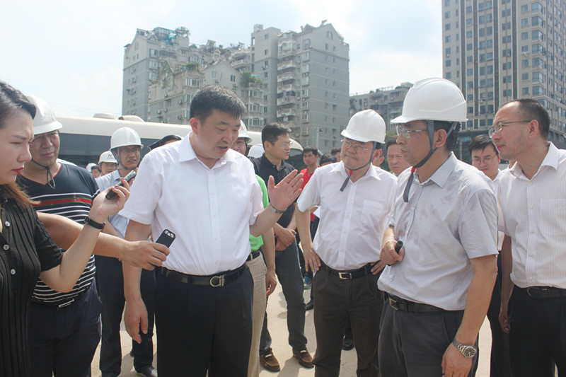 武漢市委副書記、代市長(zhǎng)周先旺視察武漢地鐵7號(hào)線三陽(yáng)路越江隧道工程 武漢市委副書記、代市長(zhǎng)周先旺視察武漢地鐵7號(hào)線三陽(yáng)路越江隧道工程