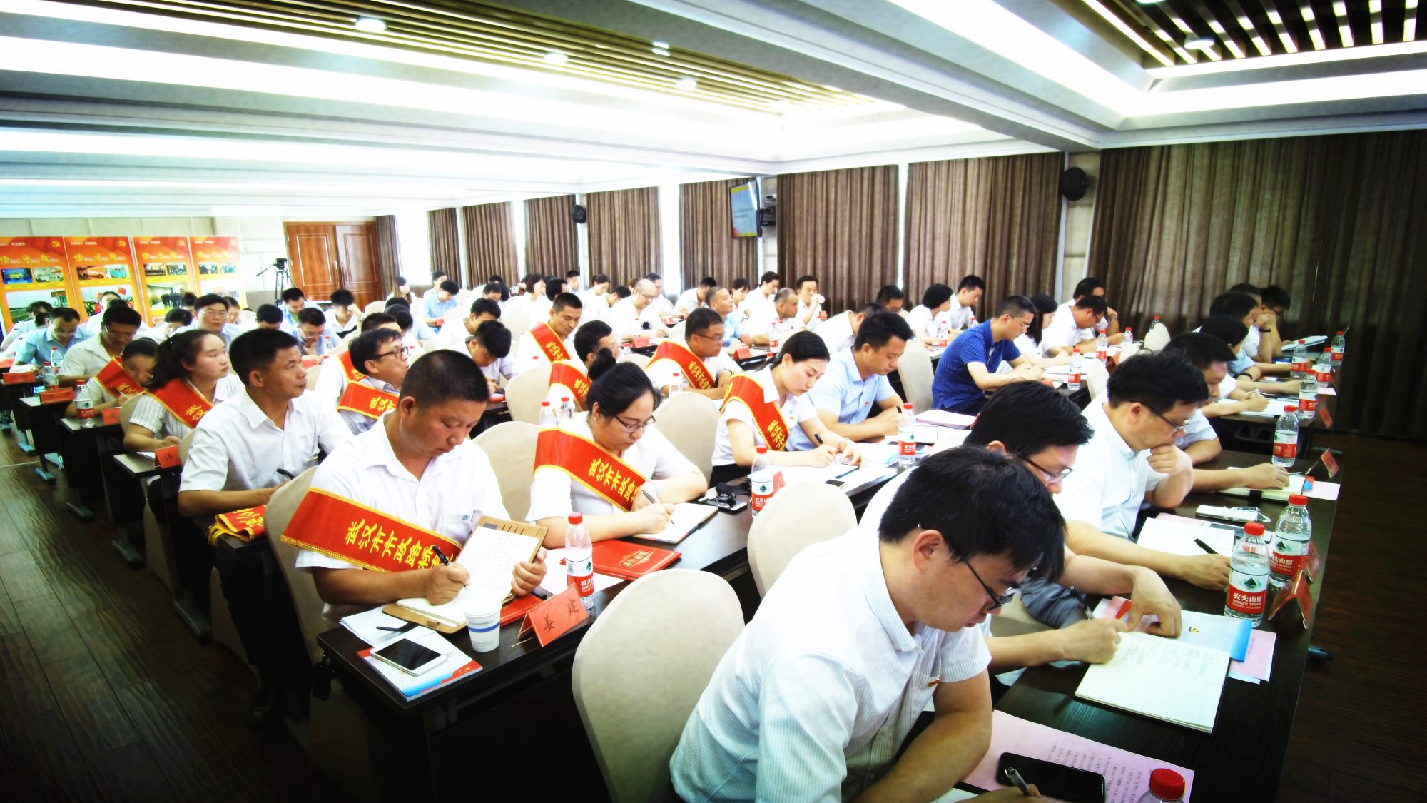 公司紀(jì)念建黨97周年暨“不忘初心·牢記使命”七一表彰大會(huì)順利召開 公司紀(jì)念建黨97周年暨“不忘初心·牢記使命”七一表彰大會(huì)順利召開