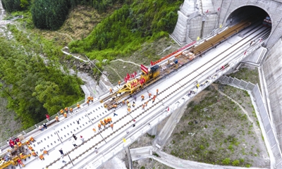 成自宜高鐵年內(nèi)開工 成南達(dá)高鐵明年開工 成自宜高鐵年內(nèi)開工 成南達(dá)高鐵明年開工