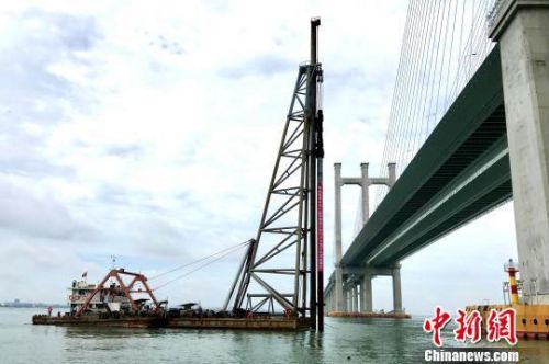 泉州灣跨海大橋旁 國(guó)內(nèi)首座跨海高鐵大橋啟動(dòng)海上施工 泉州灣跨海大橋旁 國(guó)內(nèi)首座跨海高鐵大橋啟動(dòng)海上施工