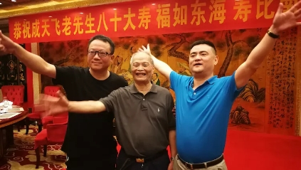 凝聚战友情 散发正能量