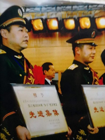 身边的英雄 身边的英雄