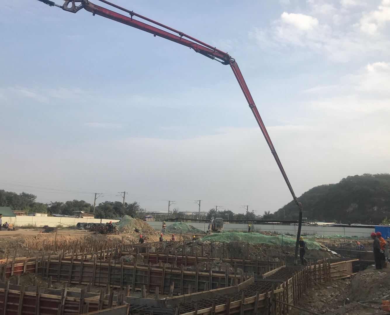 新峴山泵站完成冠梁首段澆筑 新峴山泵站完成冠梁首段澆筑