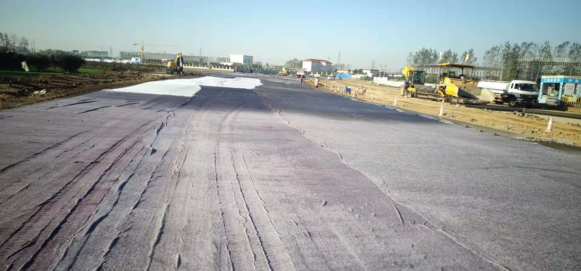 臨潁縣外環(huán)線道路項(xiàng)目首層水穩(wěn)攤鋪開始 臨潁縣外環(huán)線道路項(xiàng)目首層水穩(wěn)攤鋪開始