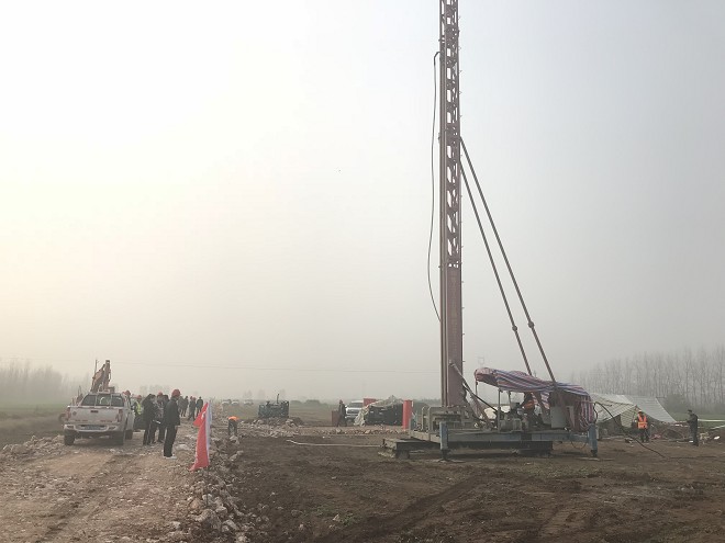 207國(guó)道公安縣埠河至南平段改建工程粉噴樁開(kāi)始施工 207國(guó)道公安縣埠河至南平段改建工程粉噴樁開(kāi)始施工