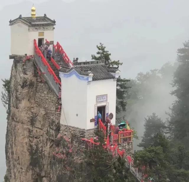 雨中漫步塔云山??御锦城区域团建塔云山之行 雨中漫步塔云山??御锦城区域团建塔云山之行