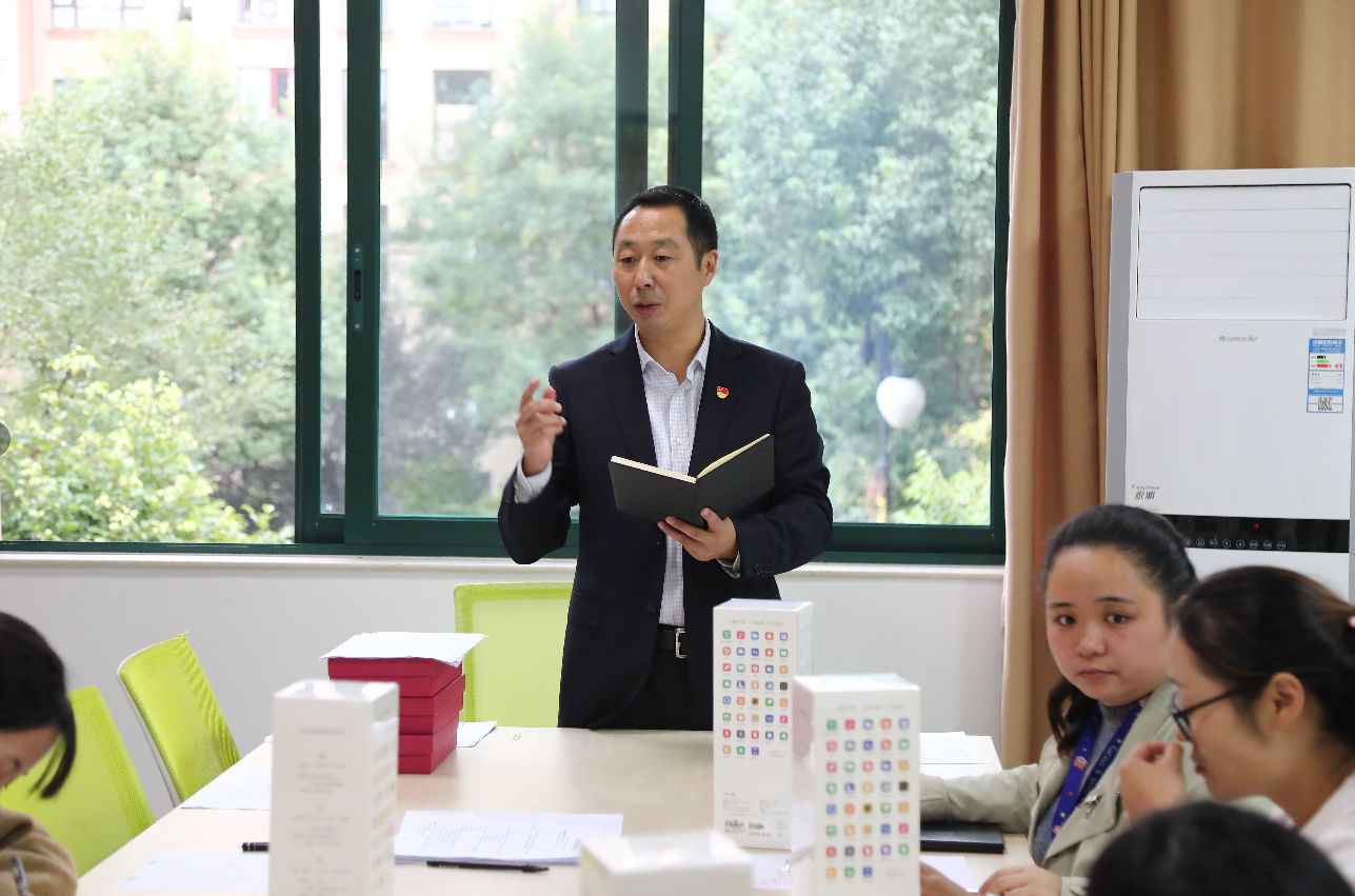 深化教育内涵 做活教育形式——成都王府外国语学校党支部主题教育活动纪实 深化教育内涵 做活教育形式——成都王府外国语学校党支部主题教育活动纪实