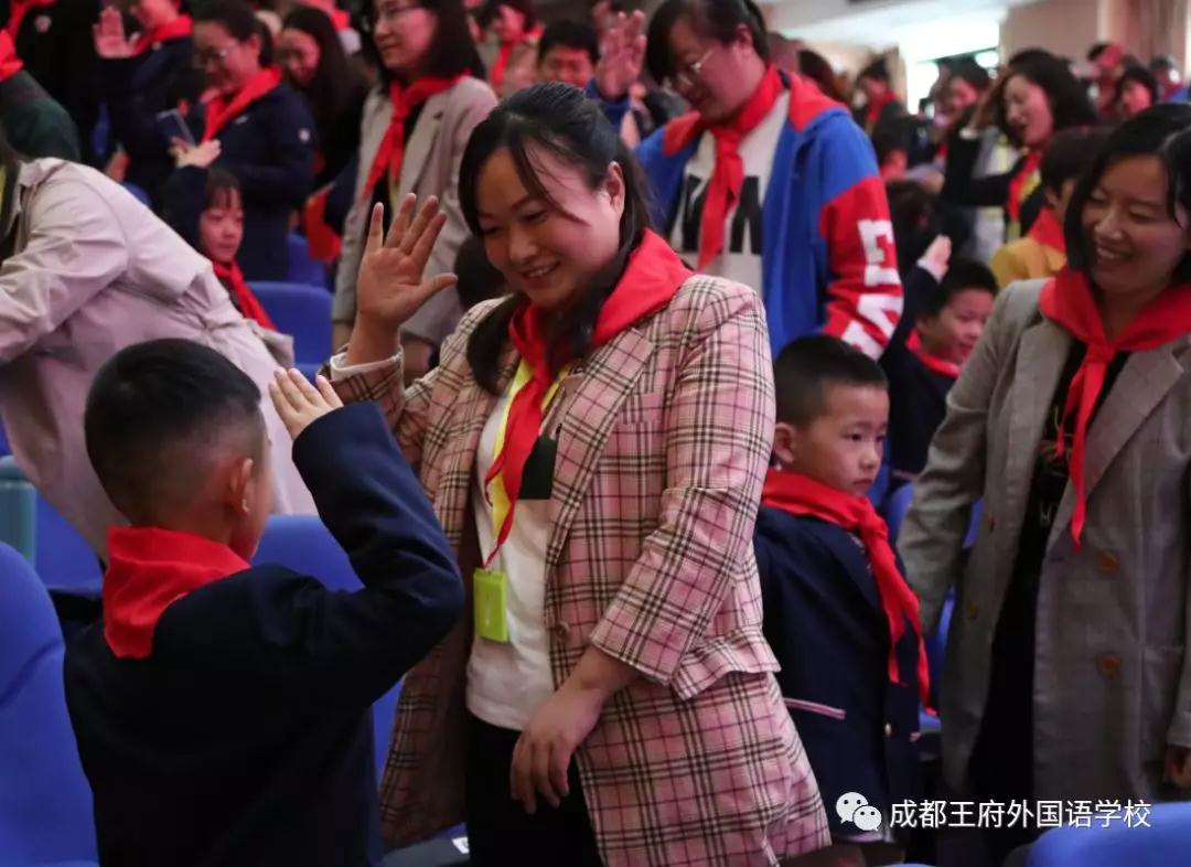 “雏鹰少年，展翅飞翔”—成都王府一年级家长开放日暨少先队入队仪式