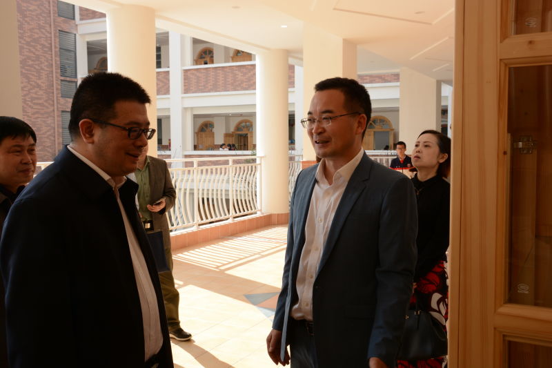 成都市新都区李云区长莅临成都新川外国语学校进行调研 成都市新都区李云区长莅临成都新川外国语学校进行调研