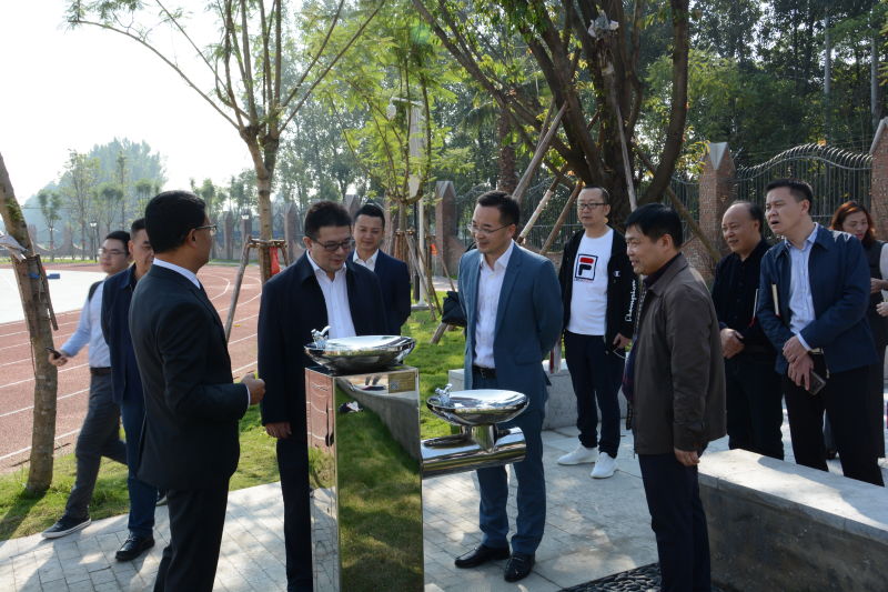 成都市新都区李云区长莅临成都新川外国语学校进行调研 成都市新都区李云区长莅临成都新川外国语学校进行调研
