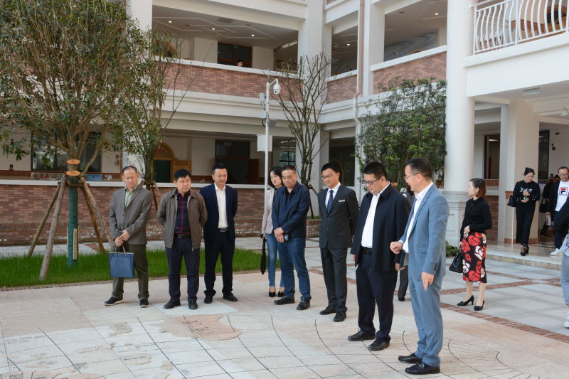 成都市新都区李云区长莅临成都新川外国语学校进行调研 成都市新都区李云区长莅临成都新川外国语学校进行调研
