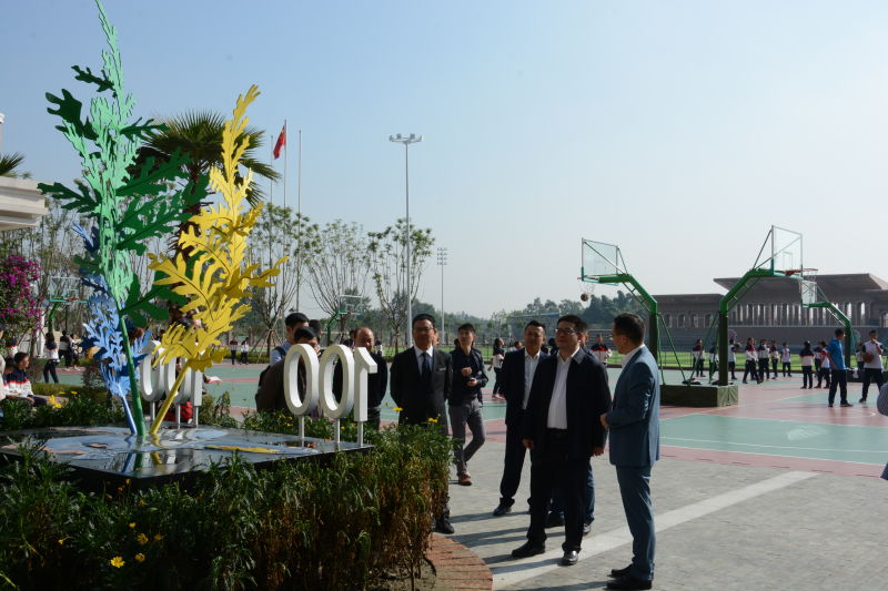成都市新都区李云区长莅临成都新川外国语学校进行调研 成都市新都区李云区长莅临成都新川外国语学校进行调研