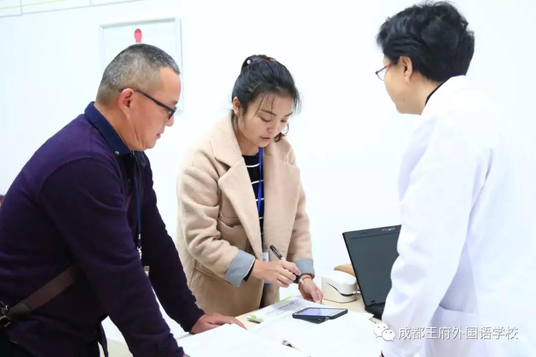 预防秋季病毒 共创健康校园——成都王府积极开展秋季传染病预防工作 预防秋季病毒 共创健康校园——成都王府积极开展秋季传染病预防工作