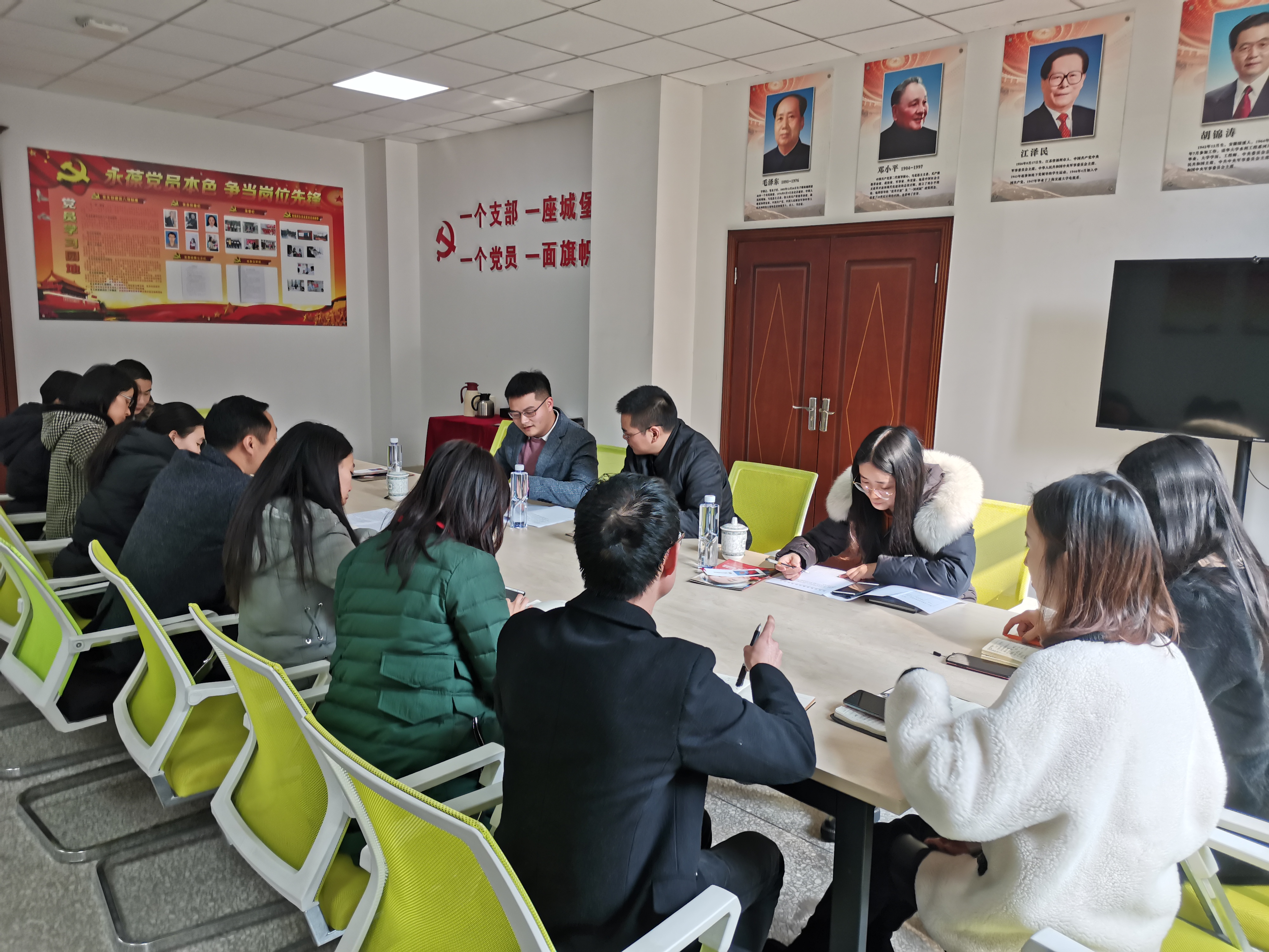 温江区委组织部来成都王府外国语学校组织流动党员座谈