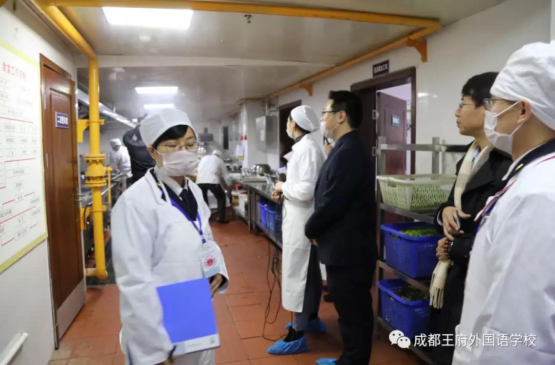 “慧眼观后厨 共治促食安” 校园食品安全主题活动连线成都王府外国语学校 “慧眼观后厨 共治促食安” 校园食品安全主题活动连线成都王府外国语学校