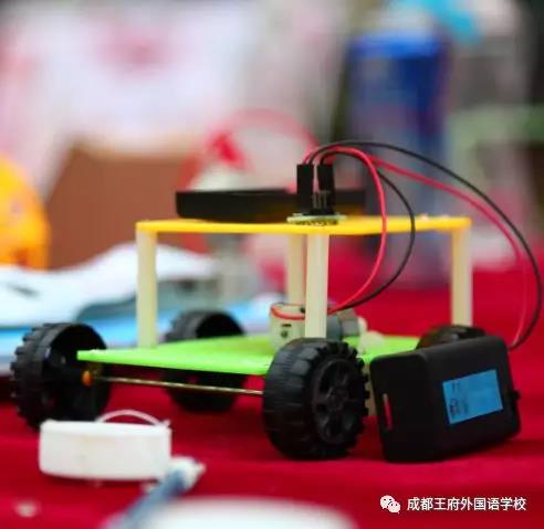 心浇灌，共育英才 ——记成都王府小学部家长开放日活动