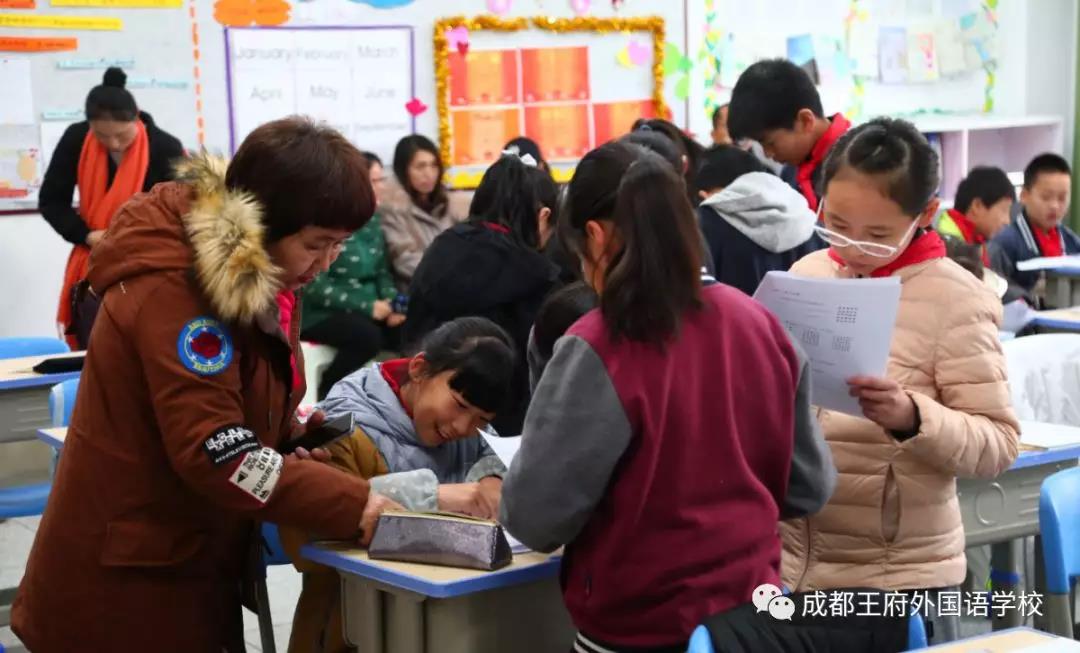 心浇灌，共育英才 ——记成都王府小学部家长开放日活动