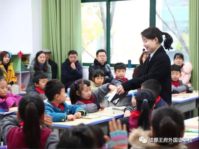 心浇灌，共育英才 ——记成都王府小学部家长开放日活动