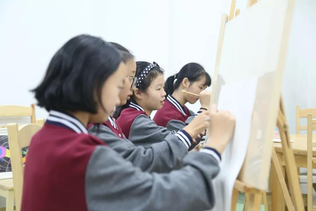 沸腾了，成都王府！学生与哈佛、剑桥外教一起学习，教学成果领先全区！