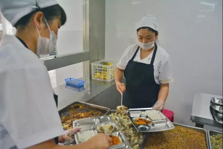 沸腾了，成都王府！学生与哈佛、剑桥外教一起学习，教学成果领先全区！