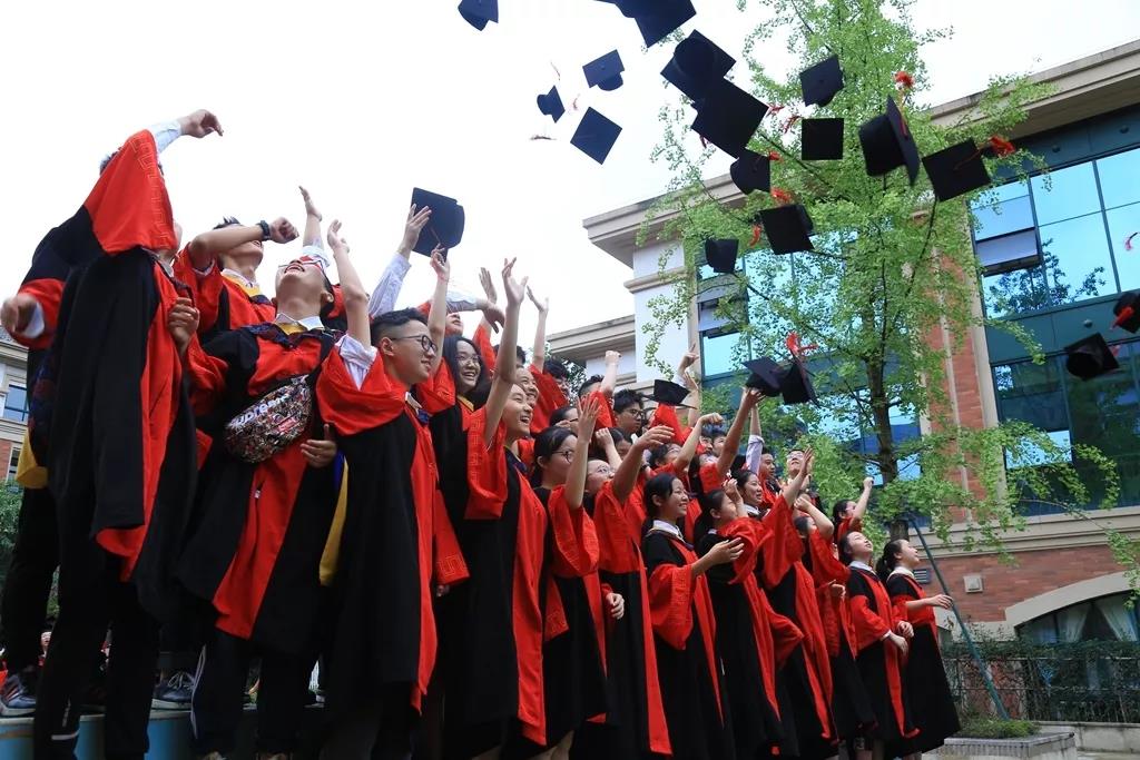 沸腾了，成都王府！学生与哈佛、剑桥外教一起学习，教学成果领先全区！