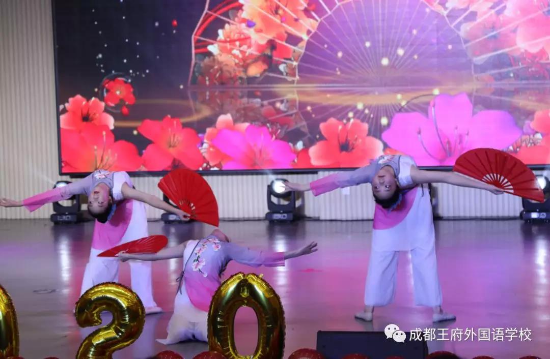 献礼青春 筑梦未来——成都王府初中部庆元旦文艺汇演活动