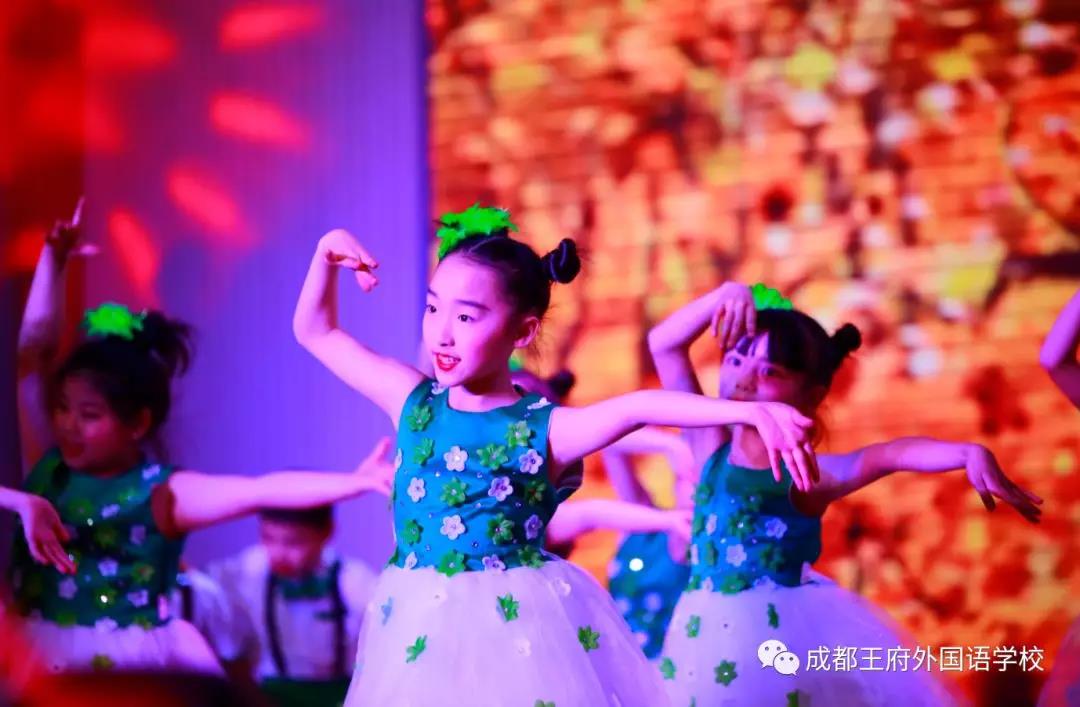 恰同学少年 书诗意芳华——成都王府小学部庆元旦新春朗诵会活动