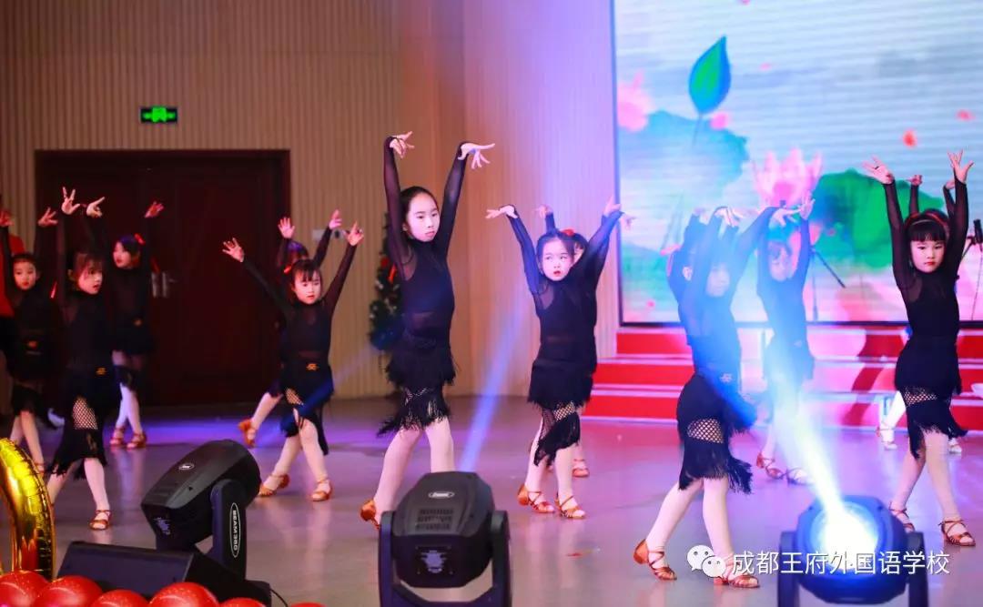 恰同学少年 书诗意芳华——成都王府小学部庆元旦新春朗诵会活动