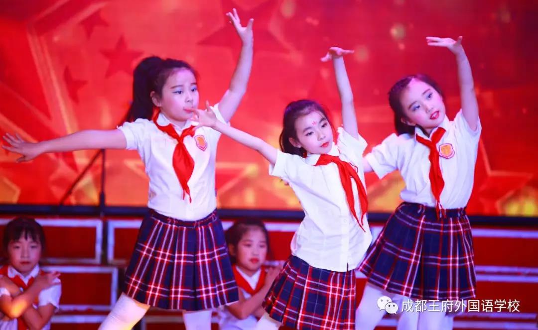 恰同学少年 书诗意芳华——成都王府小学部庆元旦新春朗诵会活动