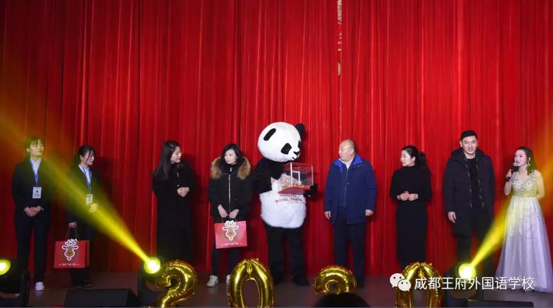 恰同学少年 书诗意芳华——成都王府小学部庆元旦新春朗诵会活动